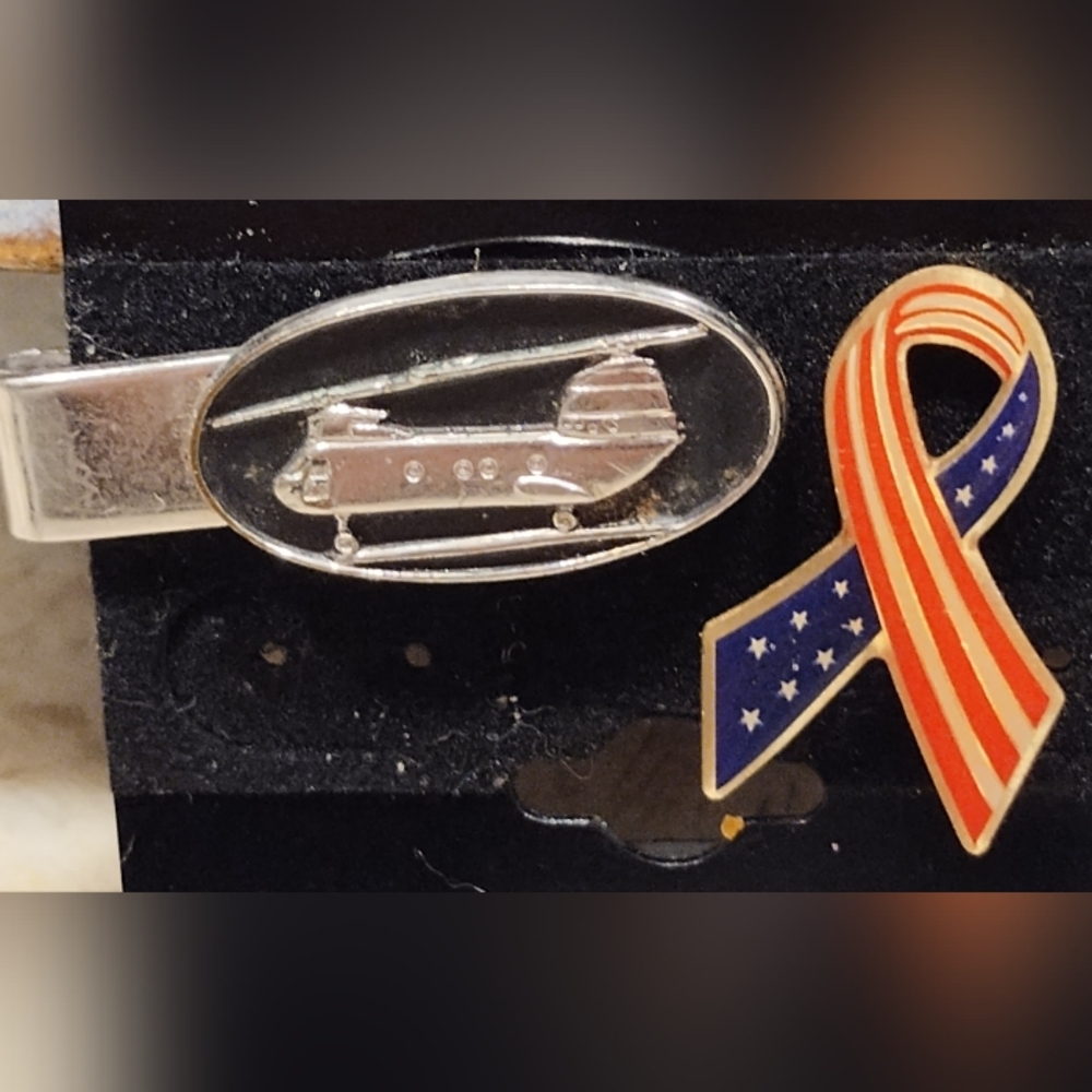 Vintage Chinook Twin Helicopter Military tie clip tie bar Robbins Co & flag pin